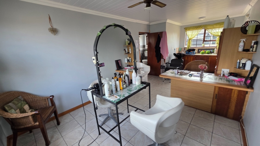 6 Bedroom Property for Sale in Dana Bay Western Cape